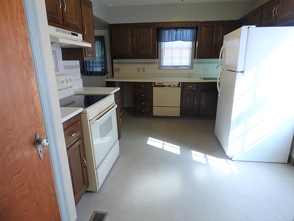 4th image of 1708 Weldon Ave