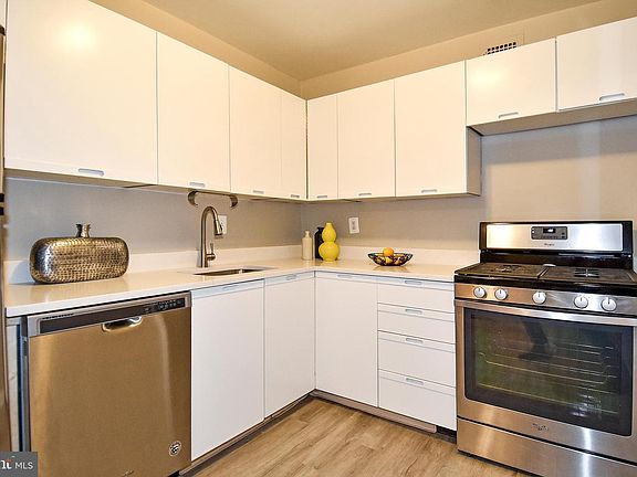 3rd image of 4977 Battery Ln APT 819