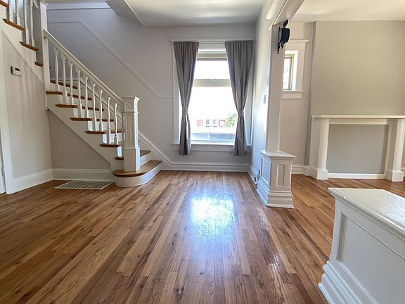 4th image of 2453 N Vine St