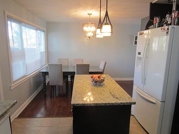 5th image of 904 N Boxwood Dr #A