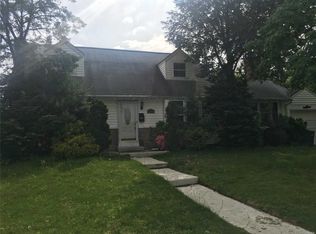 189 Wickshire Dr, East Meadow, NY 11554