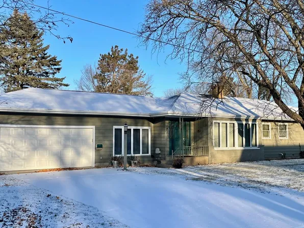 1021 N Shore Dr NE, Menomonie, WI 54751