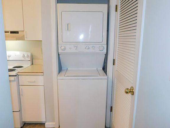 4th image of 1412 N Weinbach Ave #C