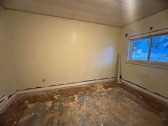 9th image of 602 Ripley St