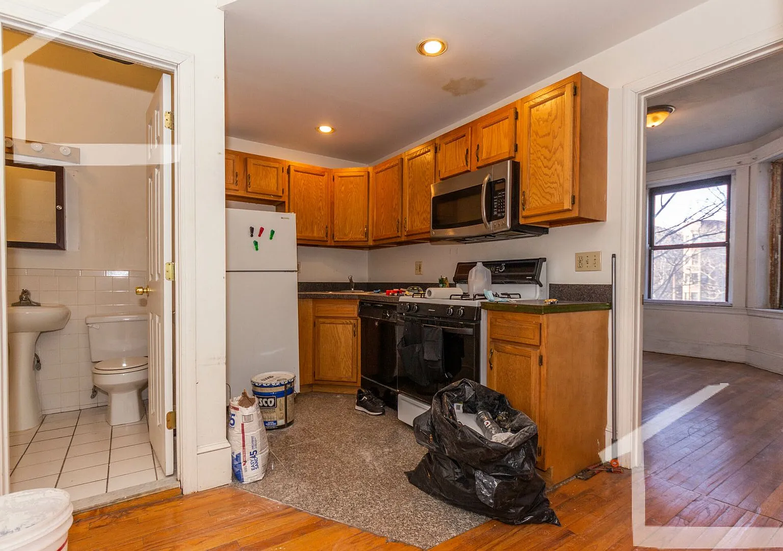 Great deal! 3-bed, 1 Bath in Allston on The B Line; Heat/HW Incl! — Photo 1