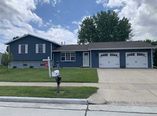 945 Alpine Ct, Oshkosh, WI 54901