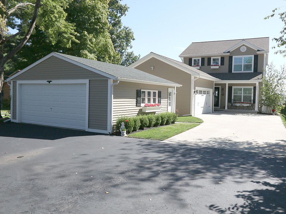 1st image of 10241 Woodlawn Dr