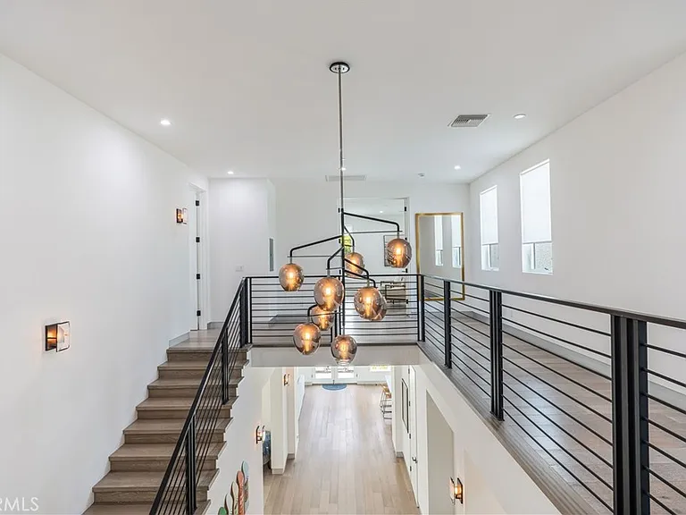 4435 Camellia — Photo 26