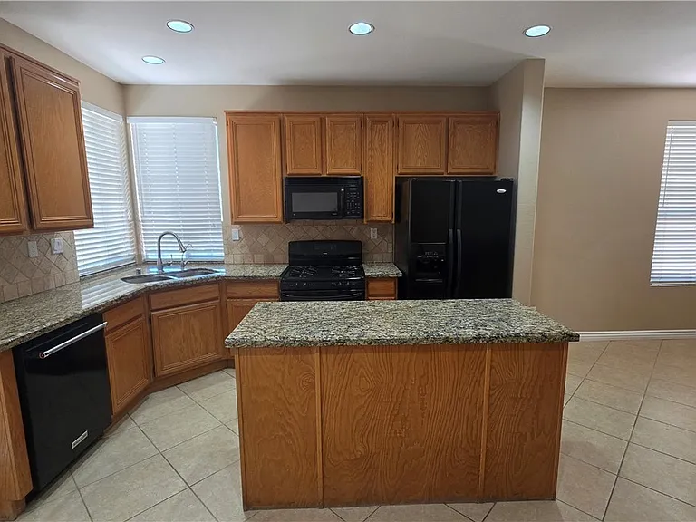 604 Palmwood Ln — Photo 3