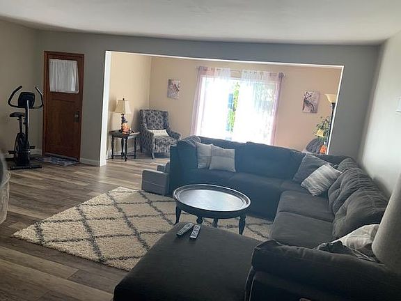 3rd image of 285 N Park Ave