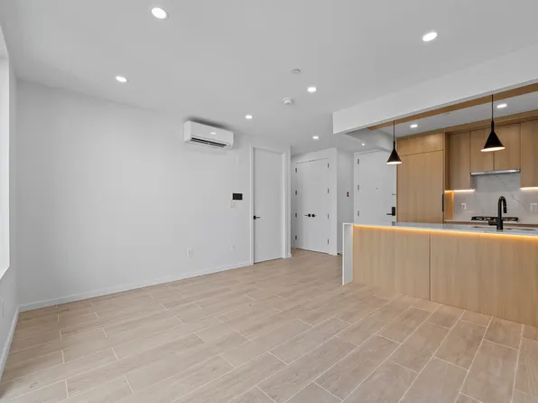 366 Harman Street image 2 of 18