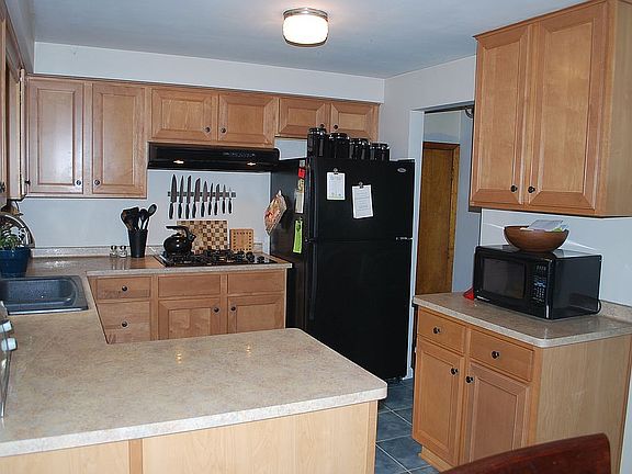 5th image of 35 Echo Hill Dr