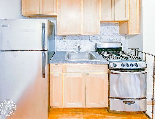 4th image of 654 Park Pl #7FR