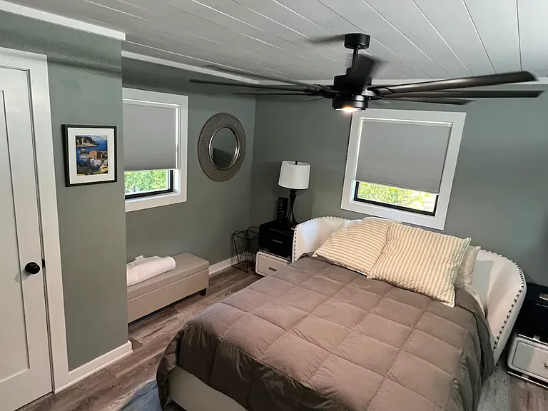 Bedroom 3 queen