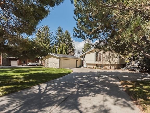 3rd image of 3136 Merlin Dr