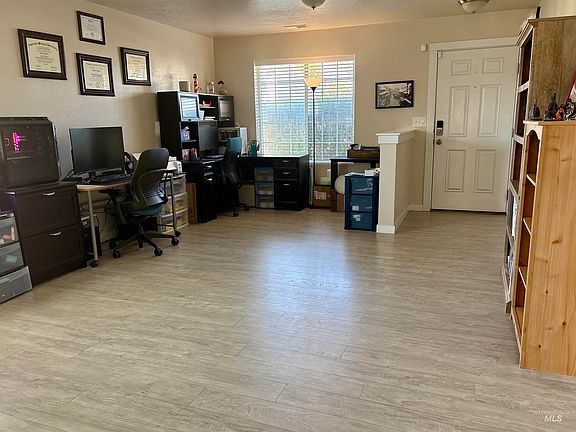 4th image of 1030 SW Colonial Dr