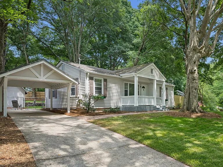 592 Scott Cir — Photo 2