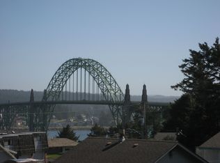 925 SW 11th St, Newport, OR 97365