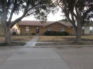 7118 Field View Ln, Dallas, TX 75249