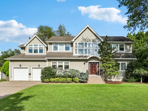 8 Marion Ct, Ho Ho Kus, NJ 07423