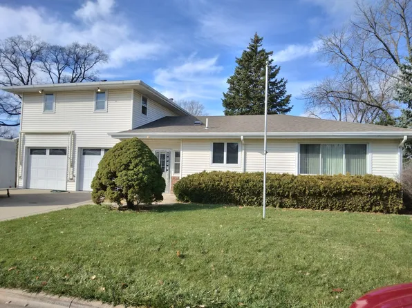 2201 Root St, Crest Hill, IL 60403