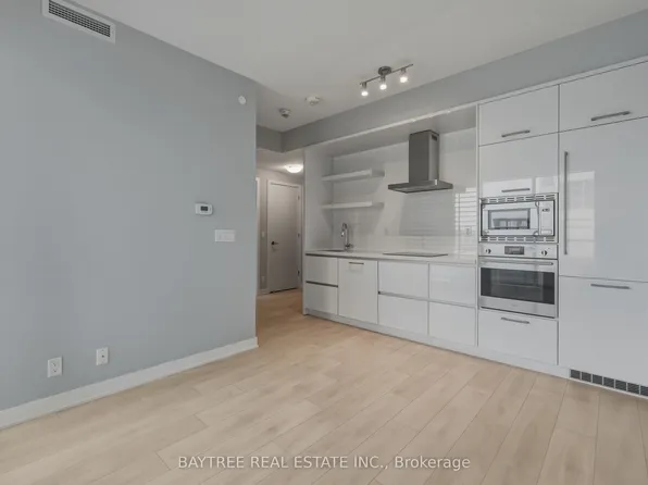 2221 Yonge St #3807, Toronto, ON M4S 0B8