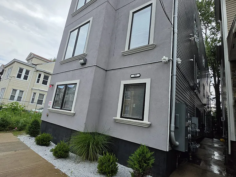 327 Hamilton Ave #302 — Photo 1
