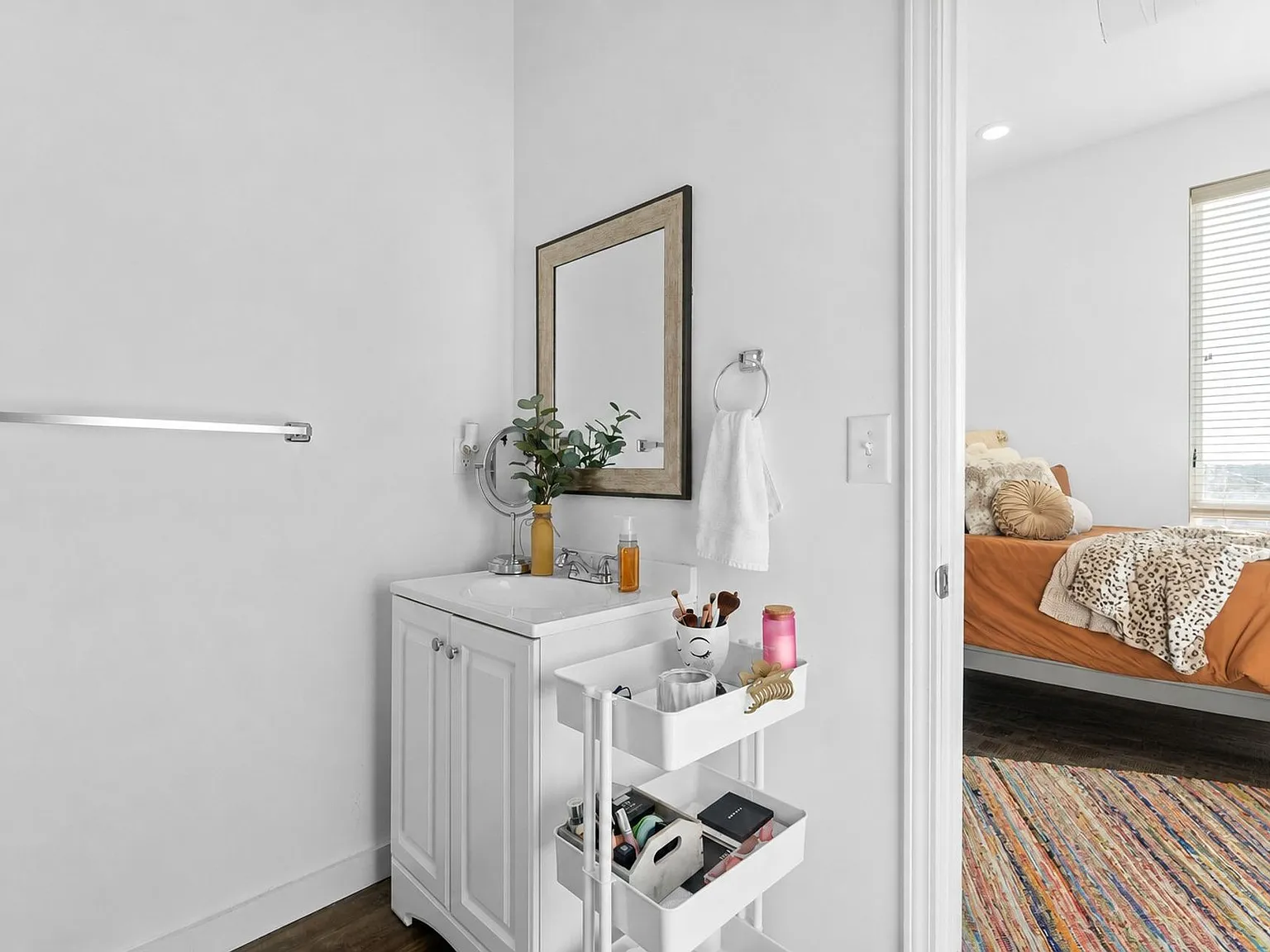 MAIN608 — Photo 2