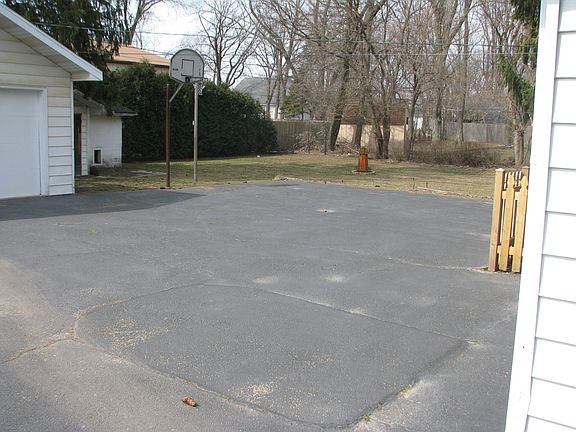 5th image of 10215 Kenilworth Ave