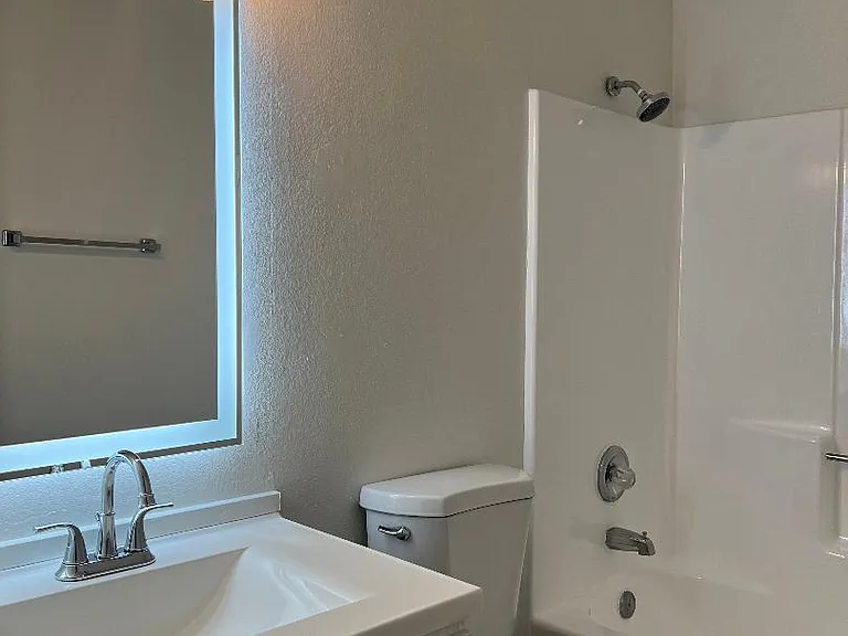 462 Hawthorne St #6 — Photo 10