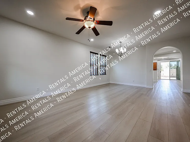 1081 N Mason Dr — Photo 18
