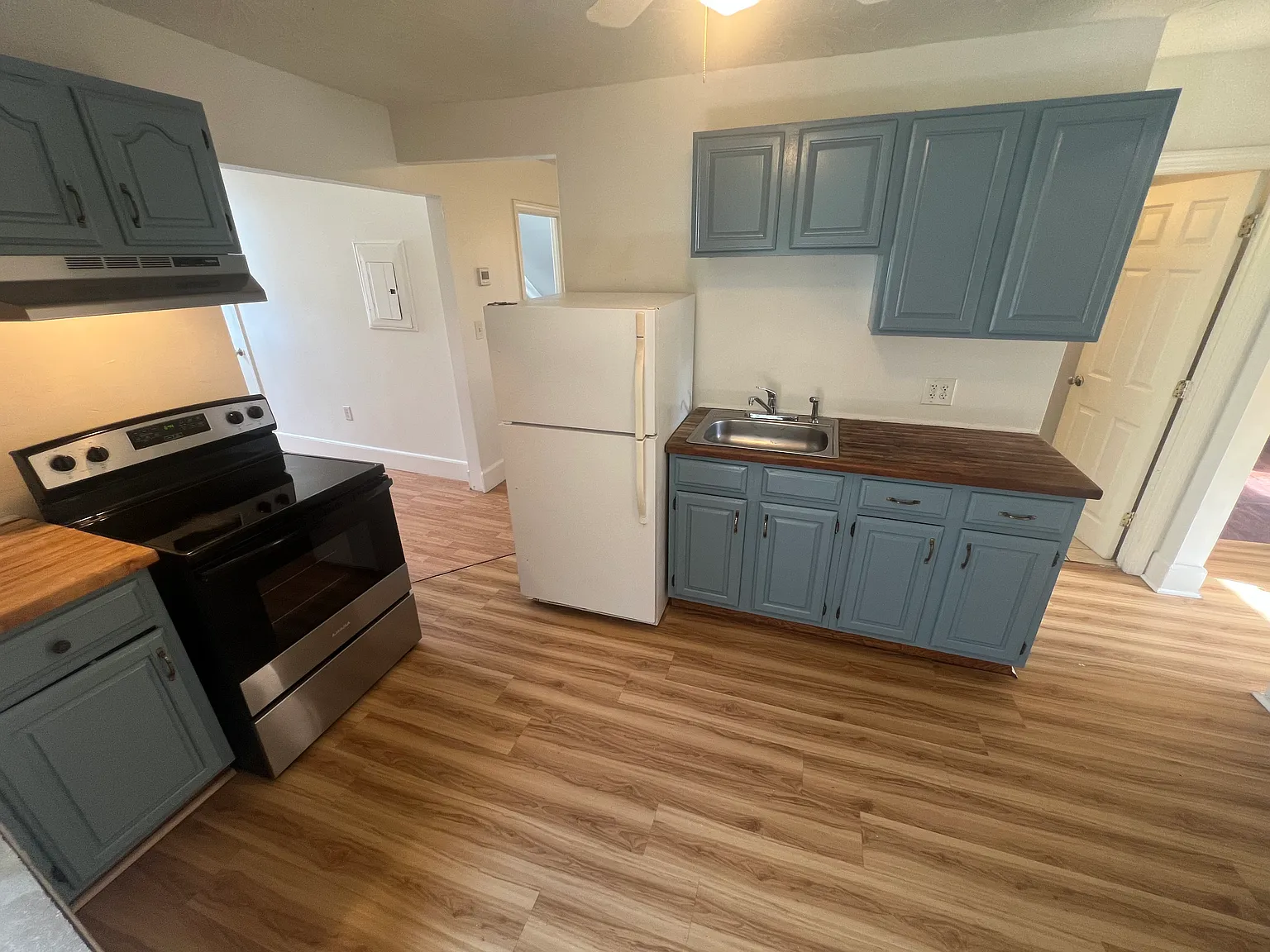 3 bed, 1200 sqft, $2,108 — Photo 1