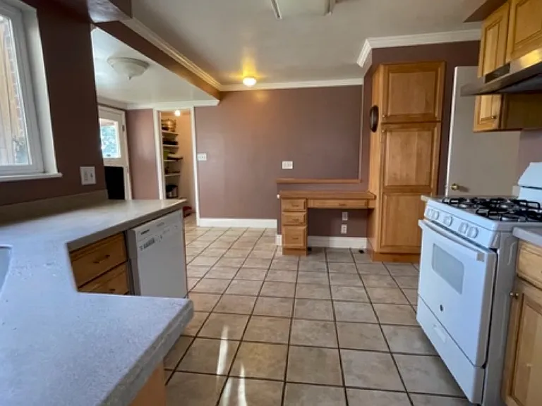 2420 E Beacon Dr — Photo 3