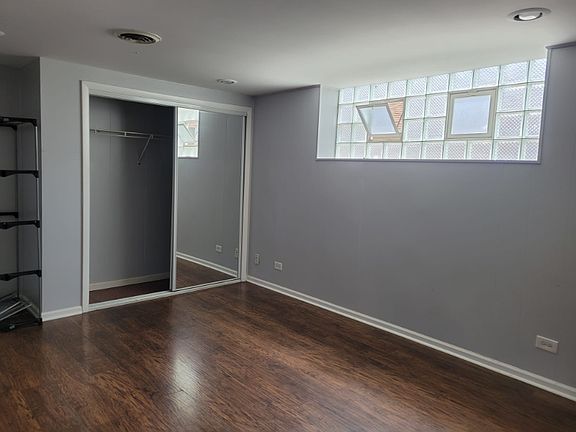 5th image of 2949 W Peterson Ave #1R