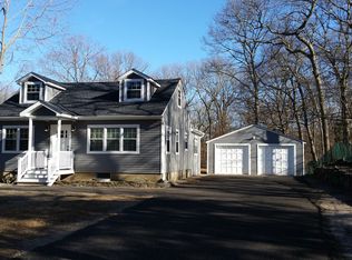 21 Ashton Rd, Medford, NY 11763