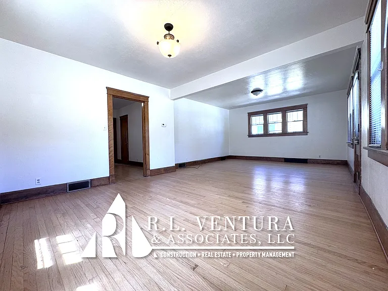 2418 Lasalle St #1/2 — Photo 8