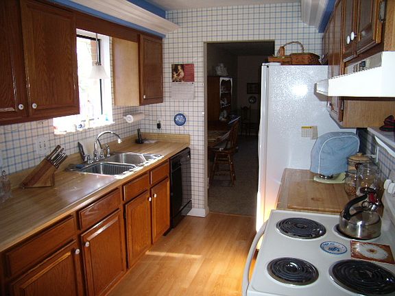 3rd image of 410 Nordale Ave