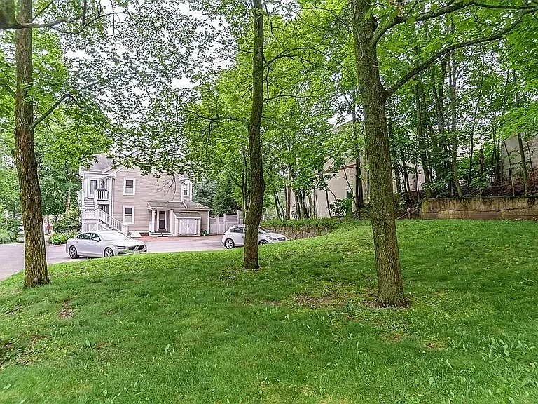 38 Salem St #B — Photo 32