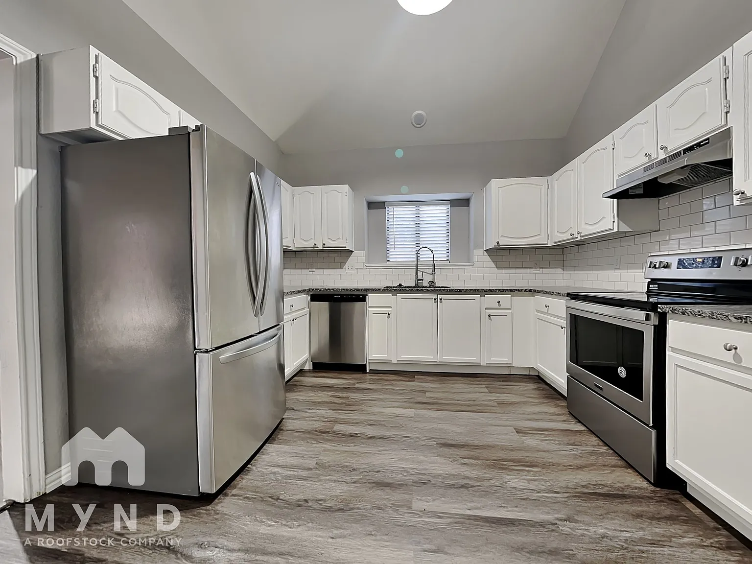 3 bed, 2.0 bath, 1512 sqft, $2,145 — Photo 2