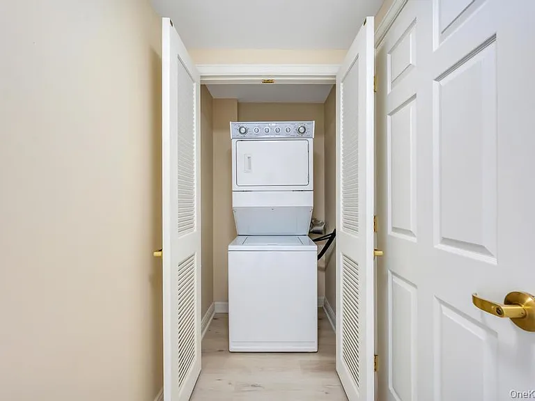 300 E Overlook #240 — Photo 9