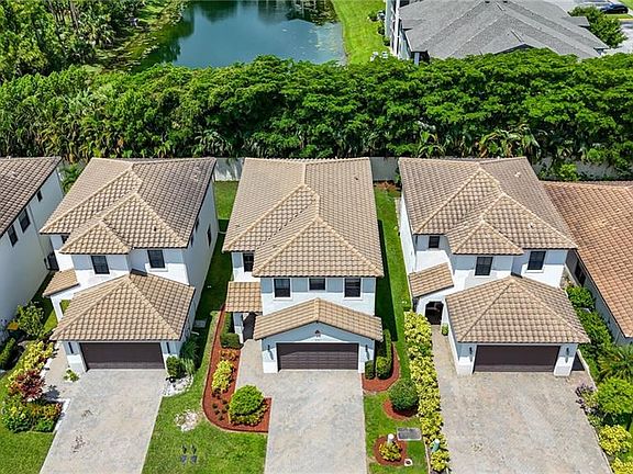 3rd image of 8785 Madrid CIR