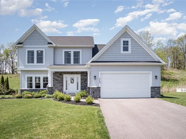 3265 Tanaberry Cir, Macedon, NY 14502