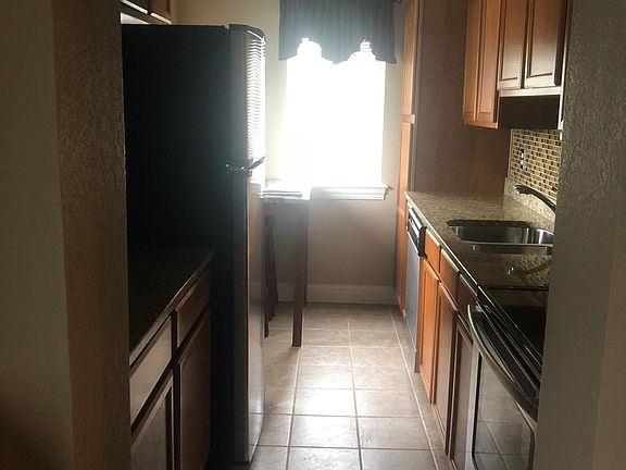 5th image of 100 Grandview Ct APT 105