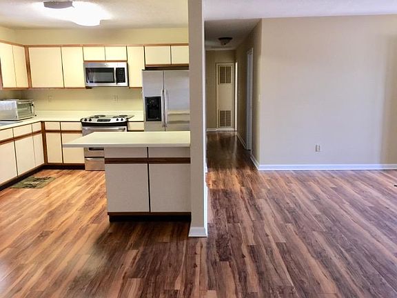 4th image of 1754 Pine Ave