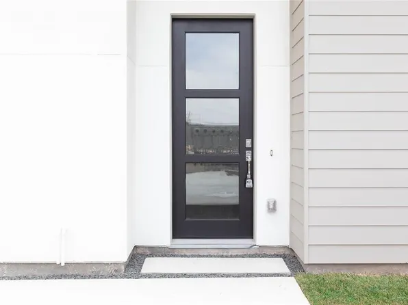 5868 E Post Oak Ln, Houston, TX 77055