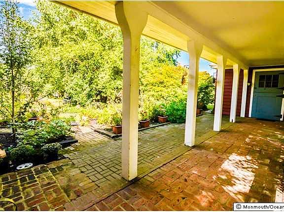 4th image of 15 Meadow Dr