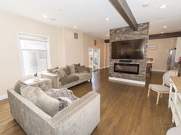 2nd image of 1406 N 19th Ave
