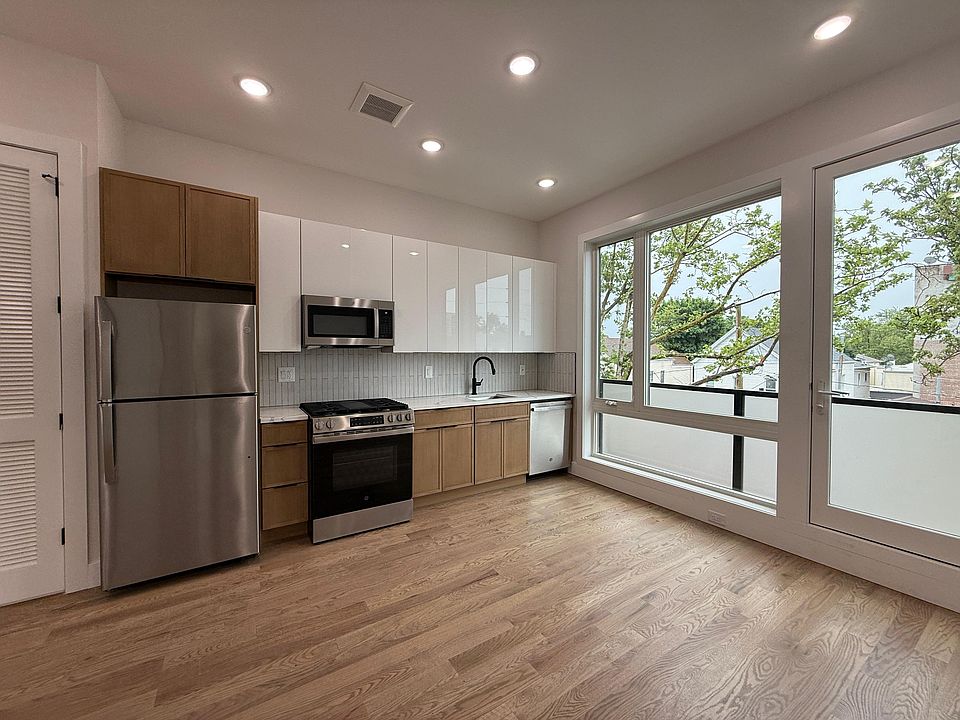 1st image of 40 Lembeck Ave #31E