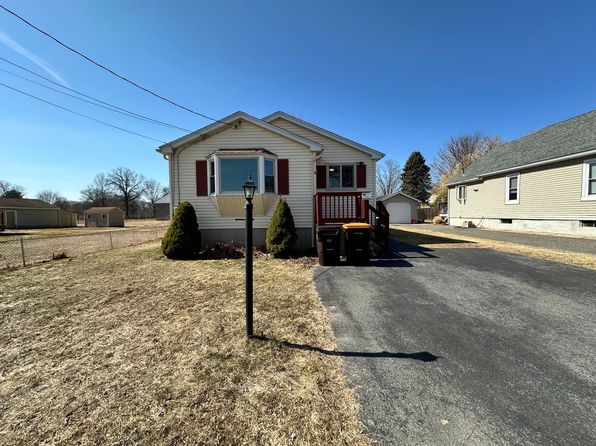 20 Meadow Ave, Agawam, MA 01001
