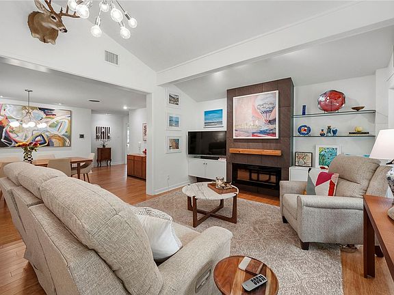 3rd image of 303 Brookside Dr E